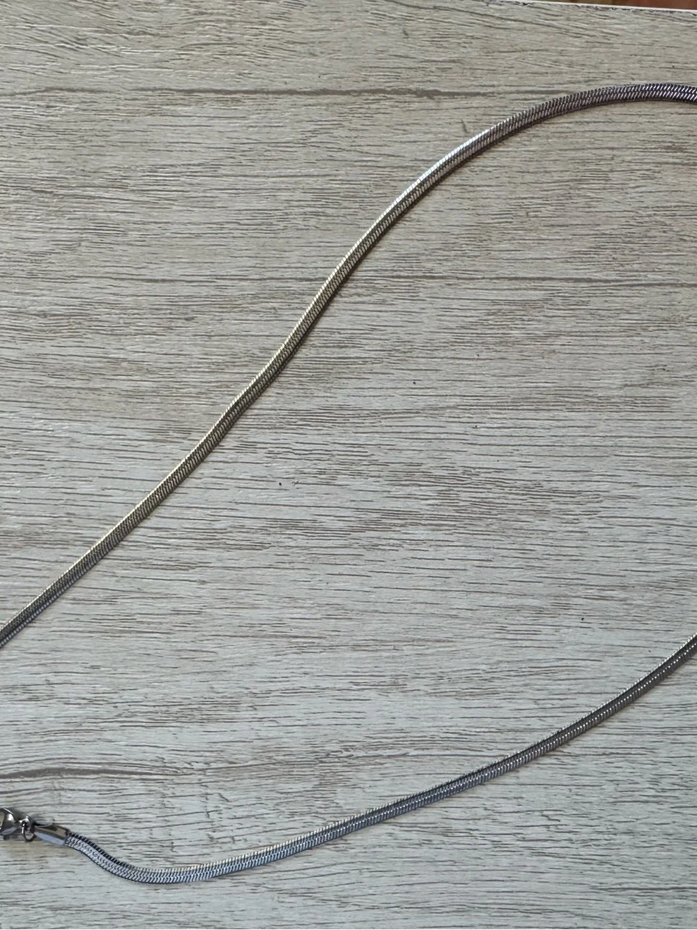 Silver Snake Chain Necklace - Sleek Metallic Finish